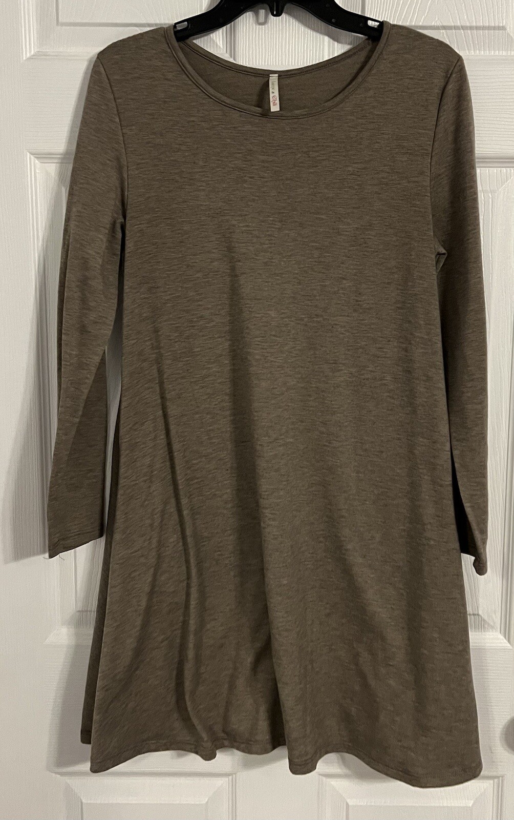 Lime & Chili Women’s Medium Long Sleeve Round Neck Heathered Tan Dress