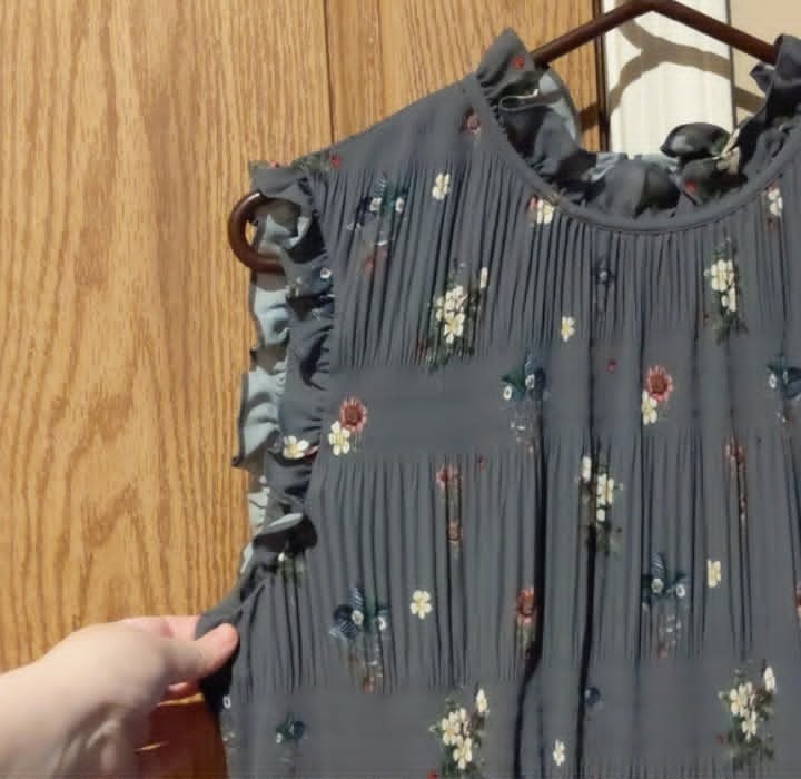 Ted Baker Oracle Mock Neck Midi Ruffle Gray Pleated Sleeveless Floral Size 4