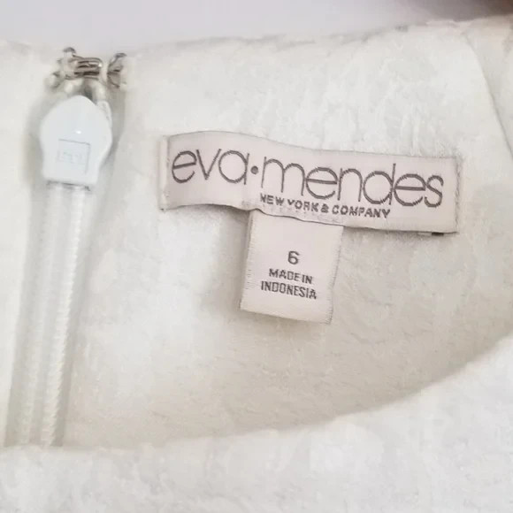 READ – NWT Eva Mendes New York & Company White Damask Mini Dress Size 6