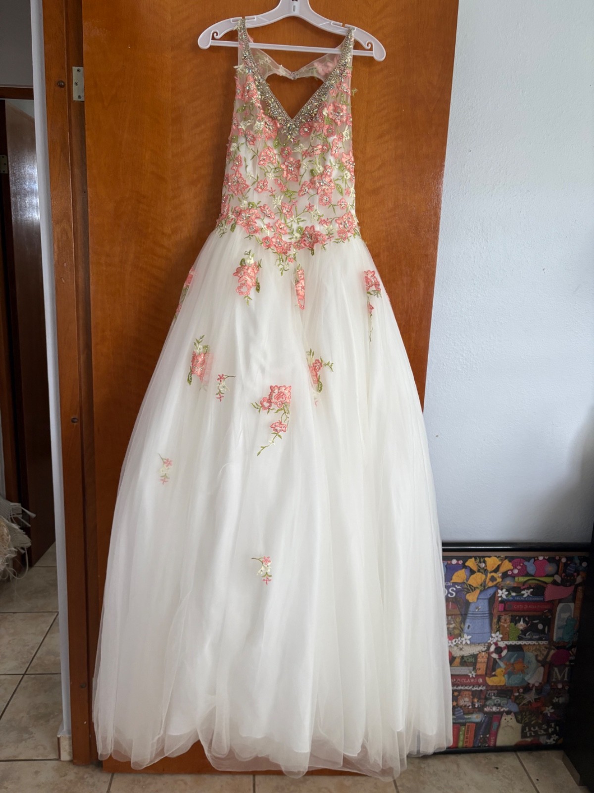 Dancing Queen Quinceañera/ Sweet 16/ Wedding Ivory Dress Size S/ Ball Gown Dress