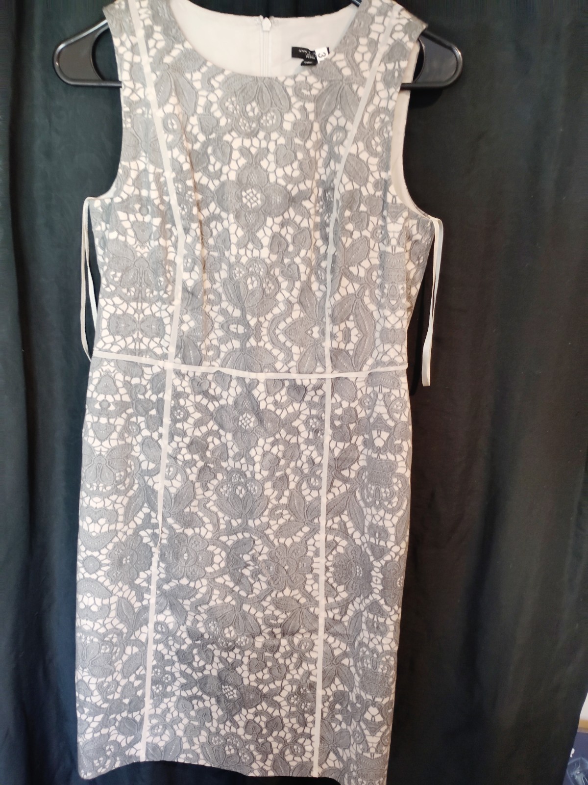 Ann Taylor Petite 4P Gray White Floral Lace Sheath Dress Sleeveless Lined