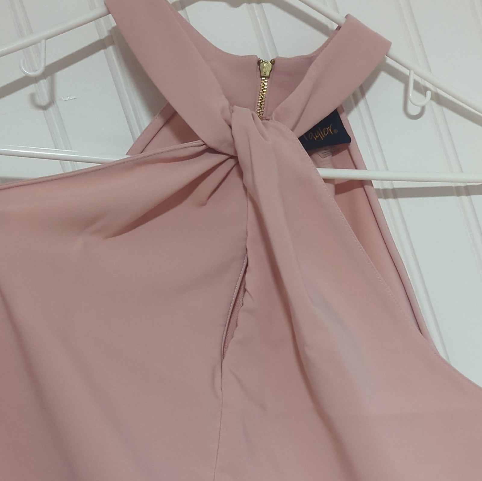 Just Taylor Women’s Size 6 Pink Solid Halter Sheath Dress Keyhole Back Zip Knee