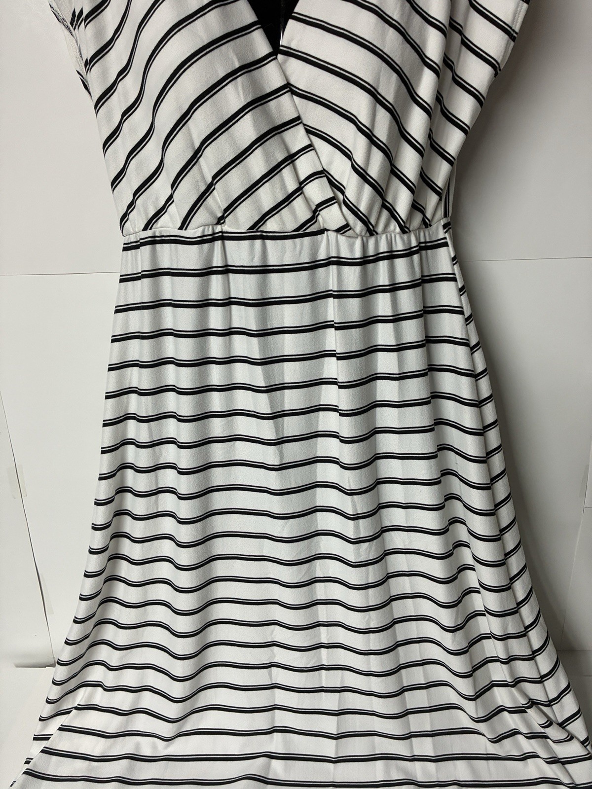 Velvet Torch Black & White Soft Striped V-Neck Empire Waist Maxi Dress Size L