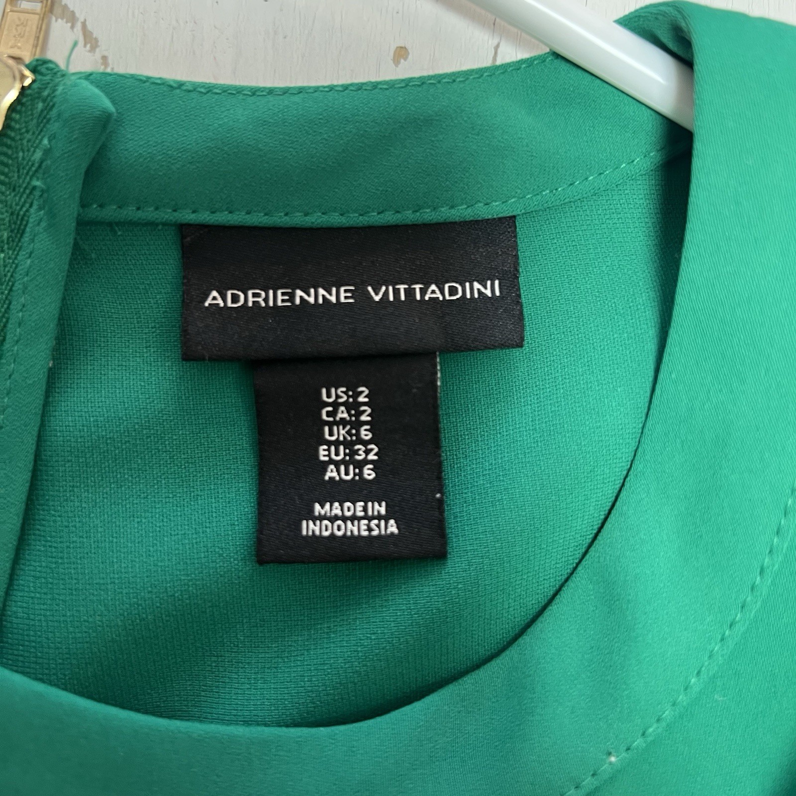 Adrienne Vittadini Sheath Dress Size 2 Green Short Sleeve Casual Back Zip Shift