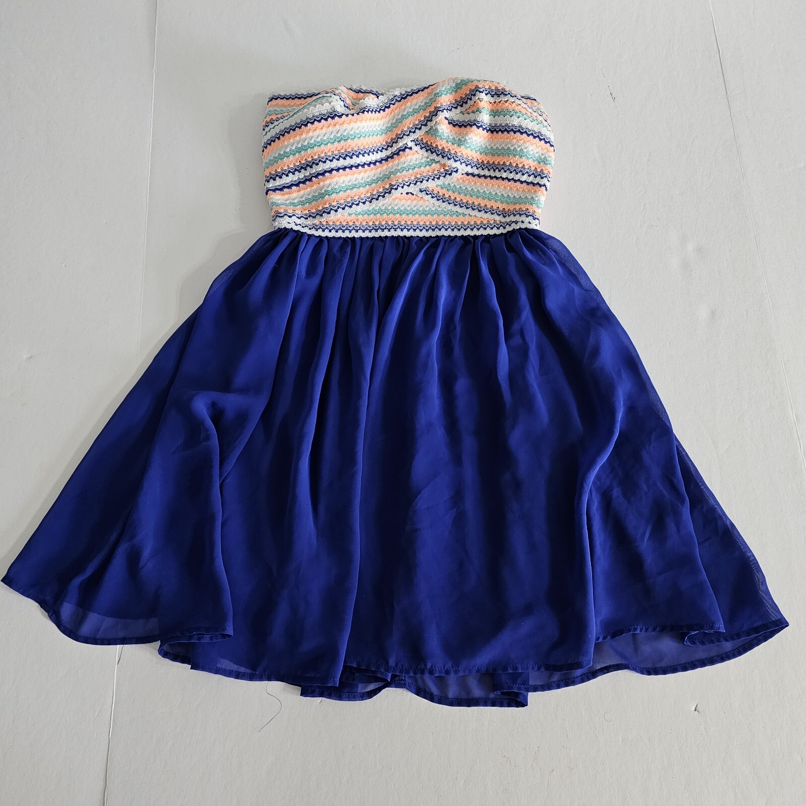 B. Darlin Junior 1/2 Strapless Short Body Con Bandage Stretchy