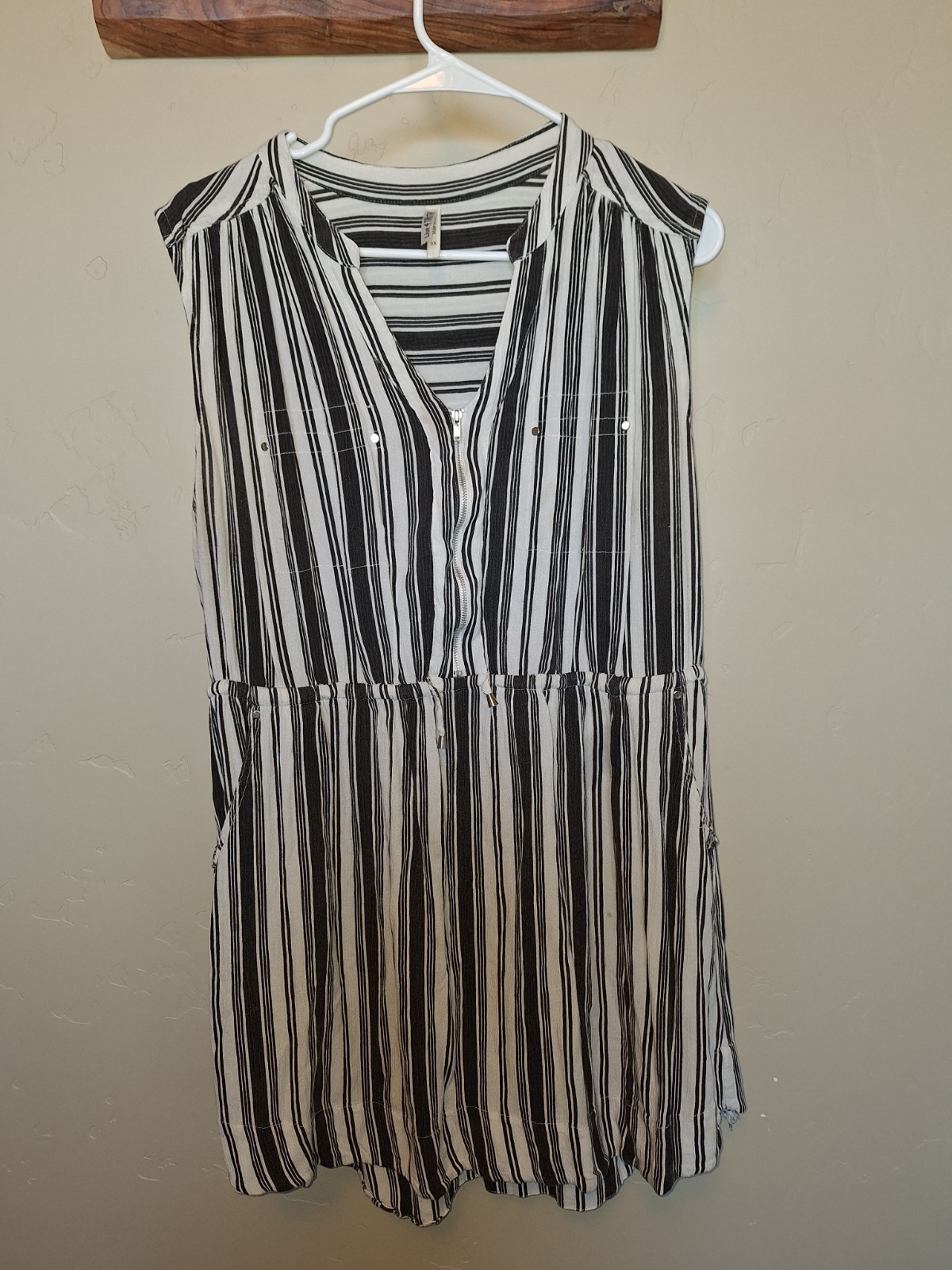 Liv 4 Truth Sleeveless 2x Blue/ White Stripes Preppy, Beach Comfort