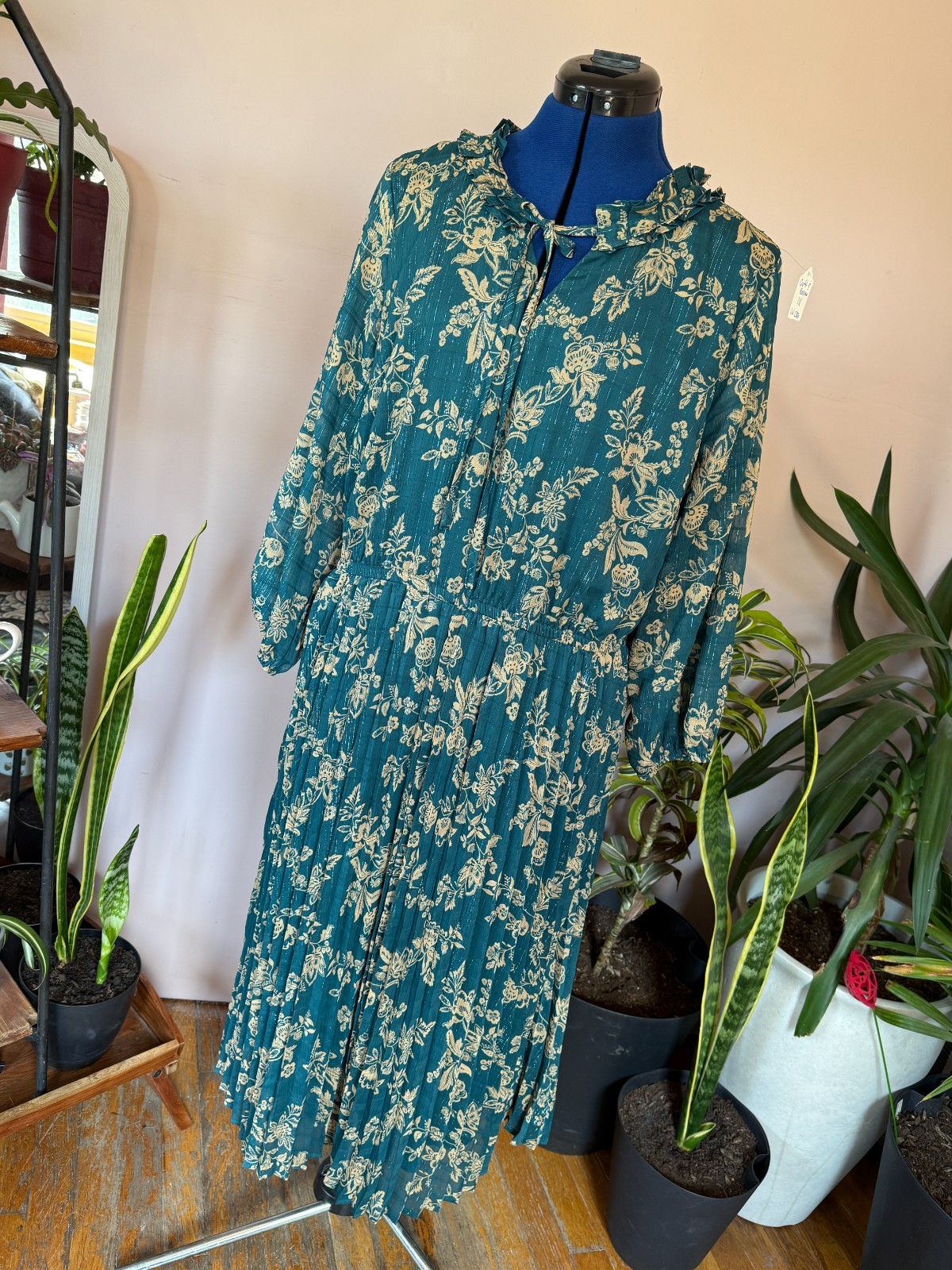 Croft & Borrow Women’s 1X green dress with tan floral pattern longsleeve