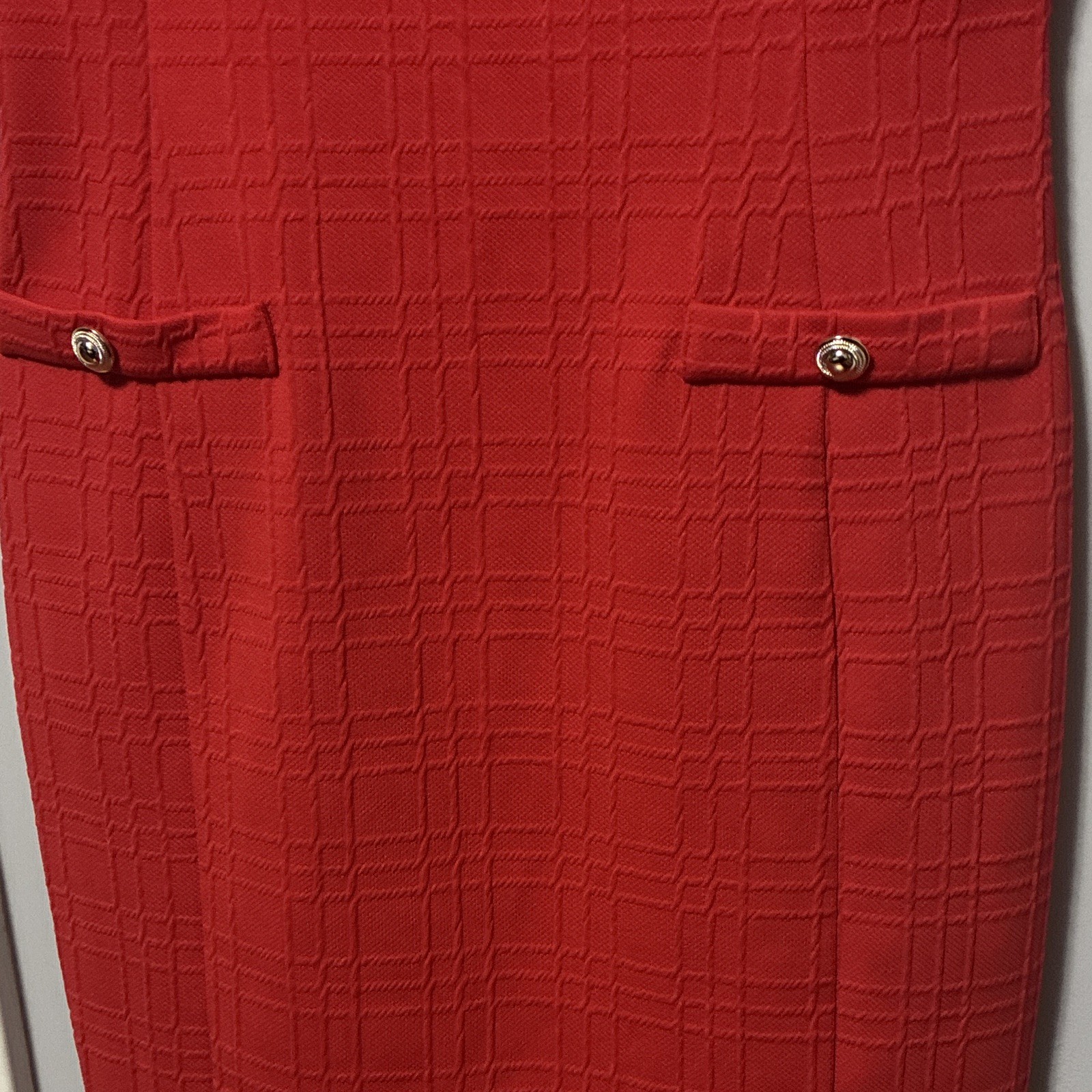 En Focus Studio Red Textured Sheath Dress 6 Knit Zip Button Knee Length