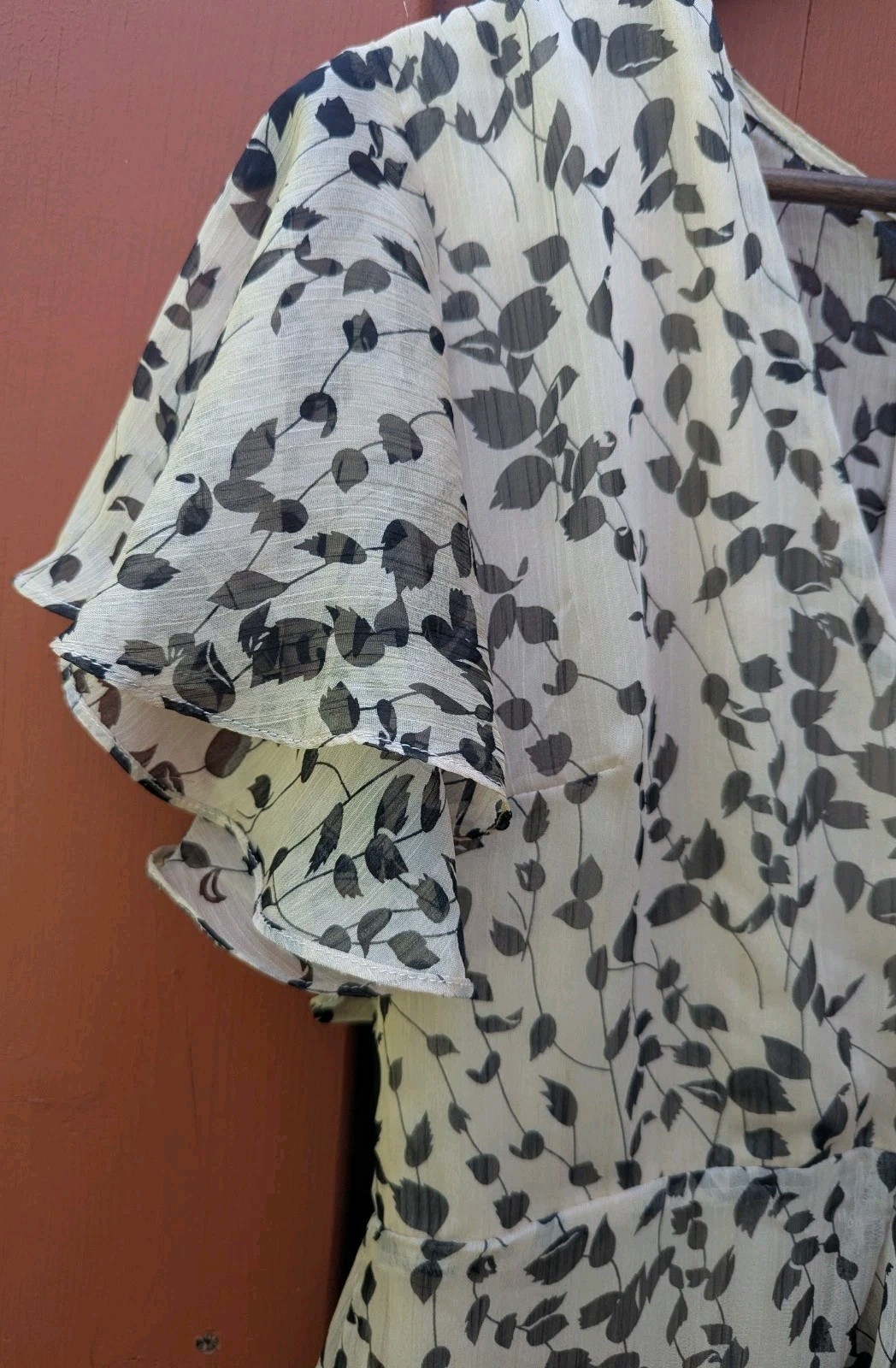 Saints + Secrets Ruffle Mini Dress Floral Print Cream/ Black Size Large **Flawed