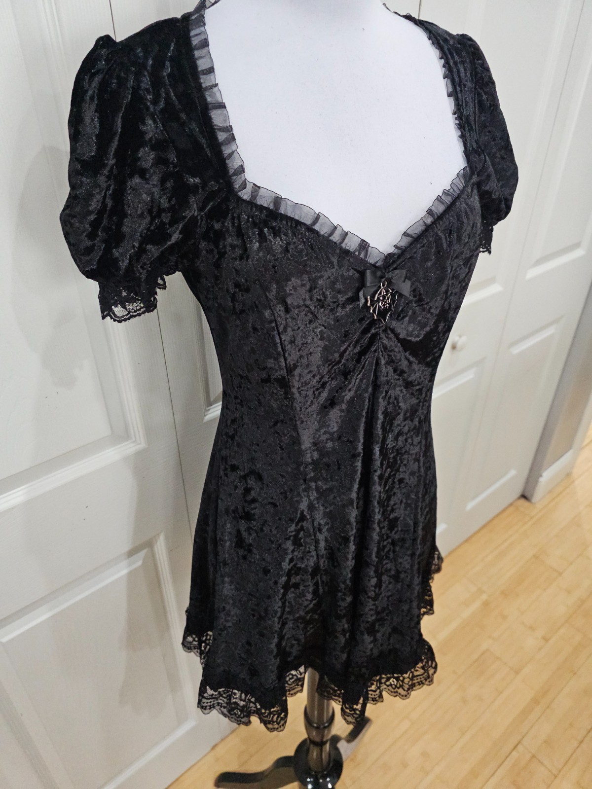 Dolls Kill The Grave Girls Goth Sweeter Than Midnight Black Velvet Mini Dress S