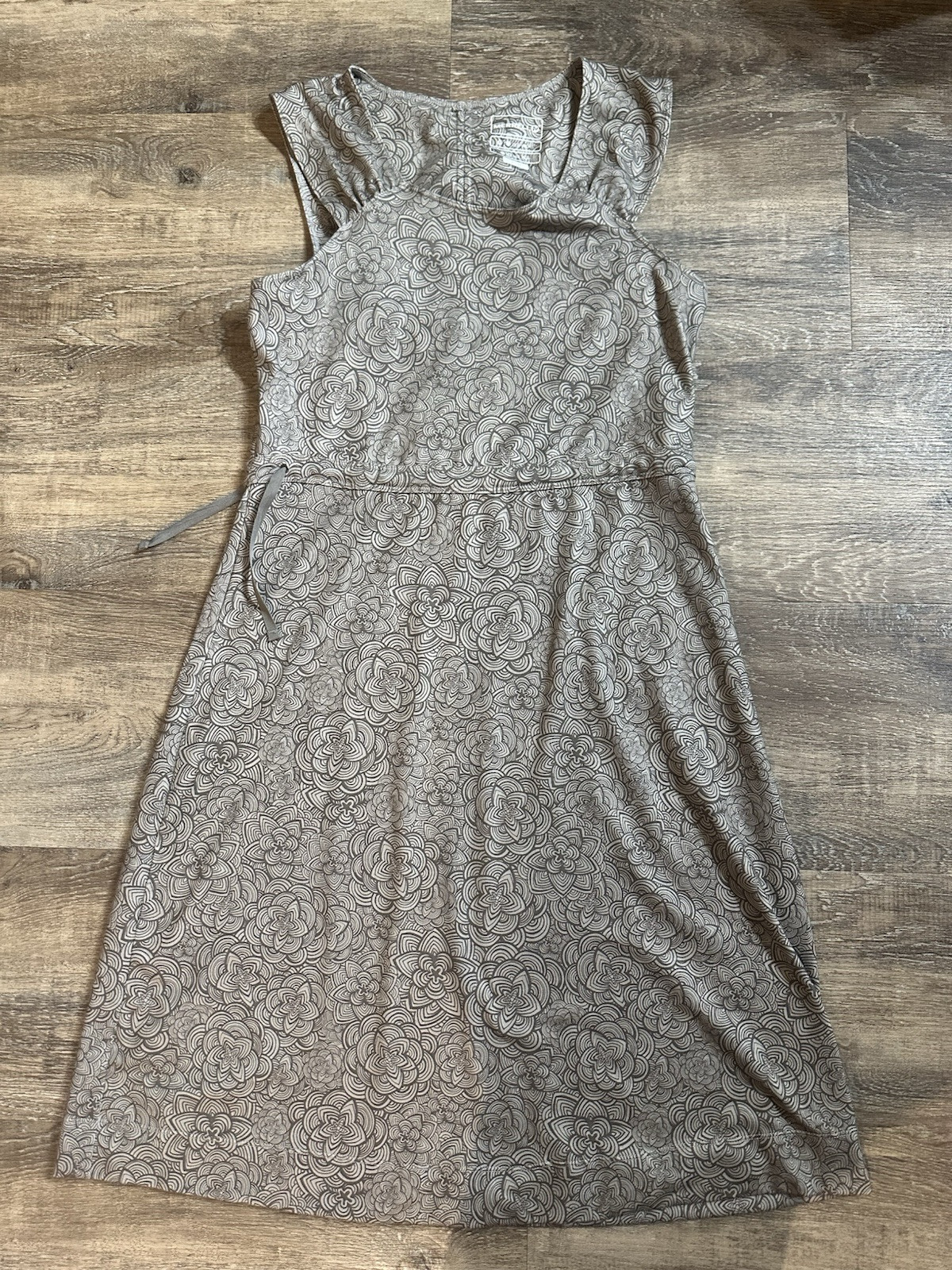 Merrell Dress Size M Gray Geometric Opti-wick UPF 50+ Vented Back Sheath