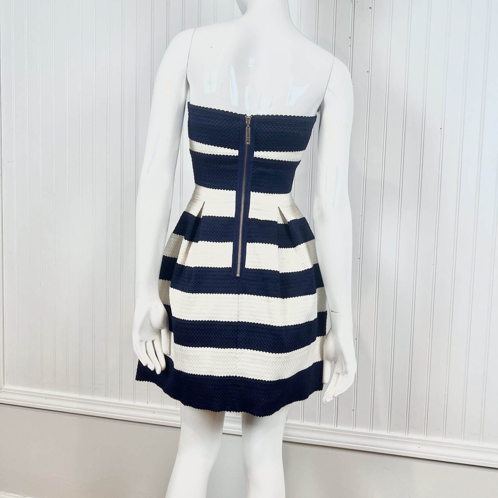 BCBG MaxAzria Women’s Size S Strapless Mini Bandeau Bandage Dress Blue White