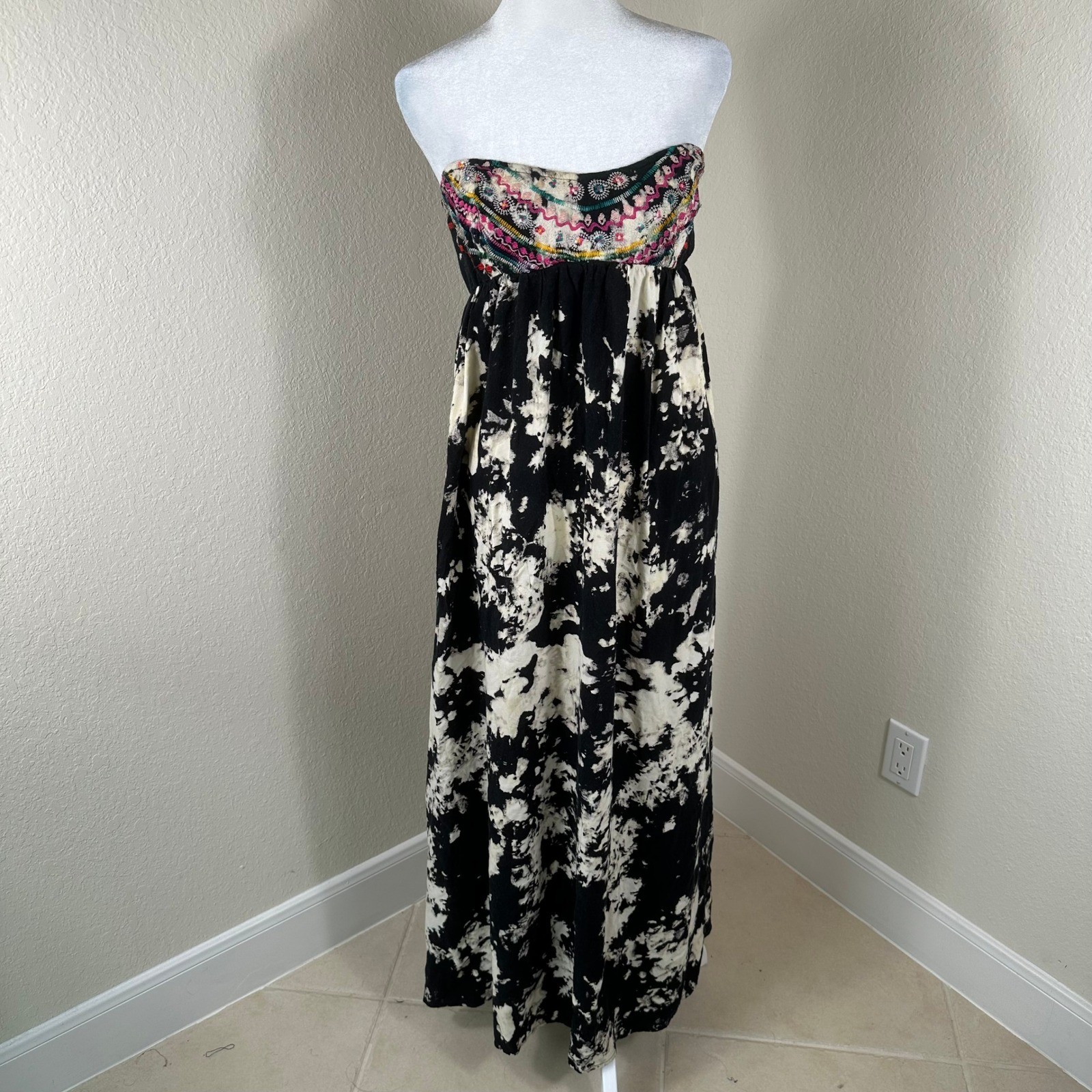 Billabong Maxi Dress Women Medium Black White Tie Dye Boho Embroidered Strapless