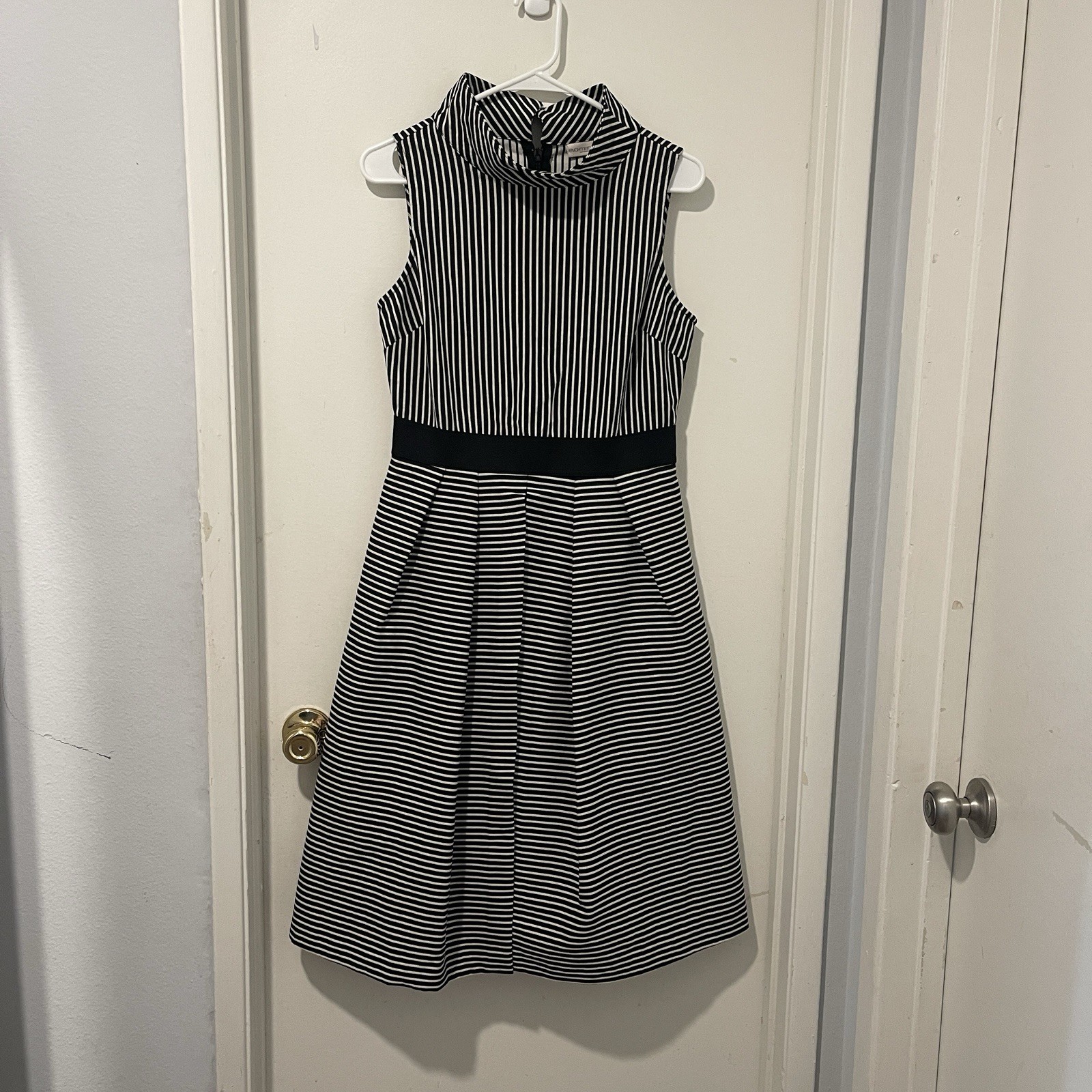 Eva Mendes For New York & Company Striped Black & White Dress – Small