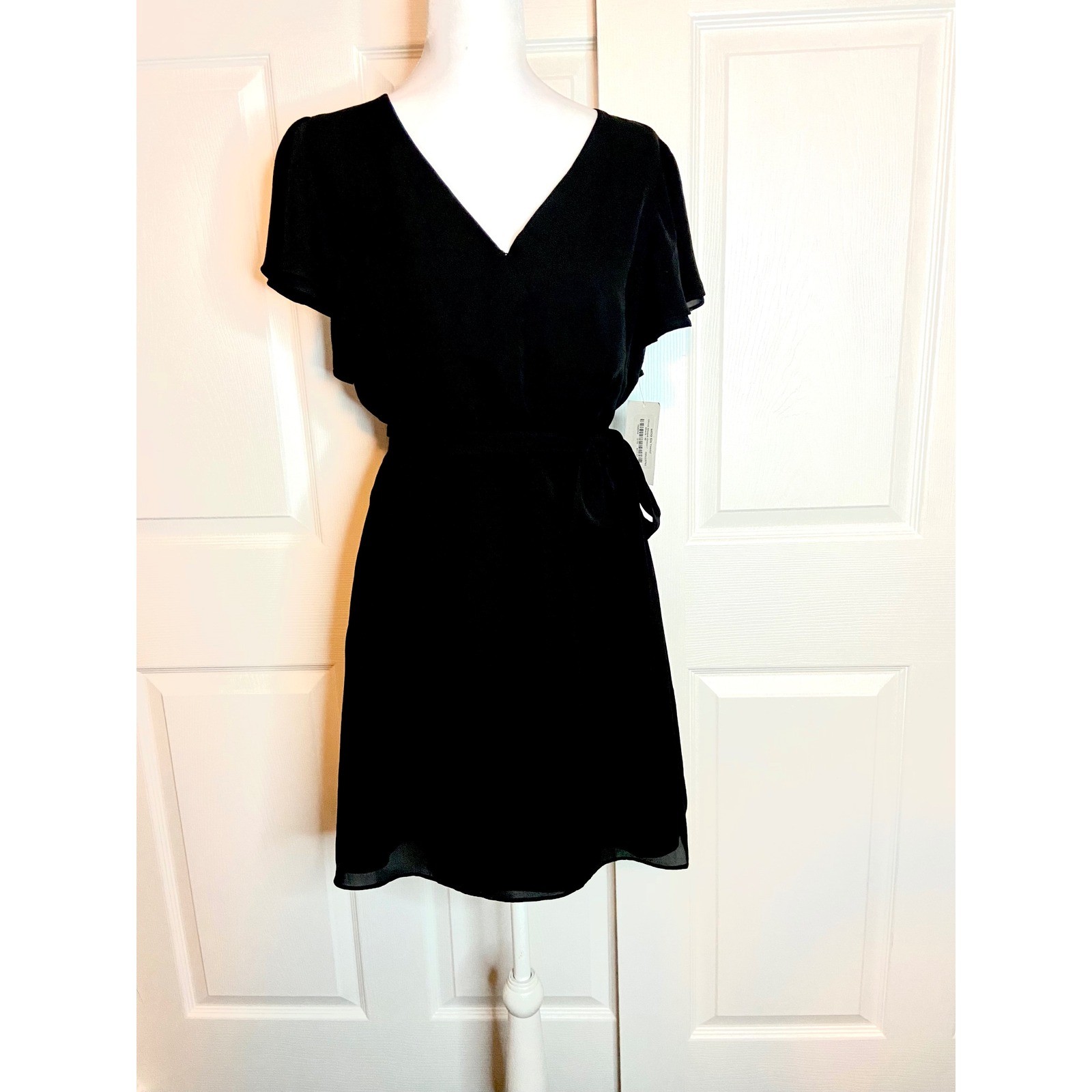 Mod Trend Boutique Womens Black V-Neck Flutter Sleeve Wrap Mini Dress NWT Small