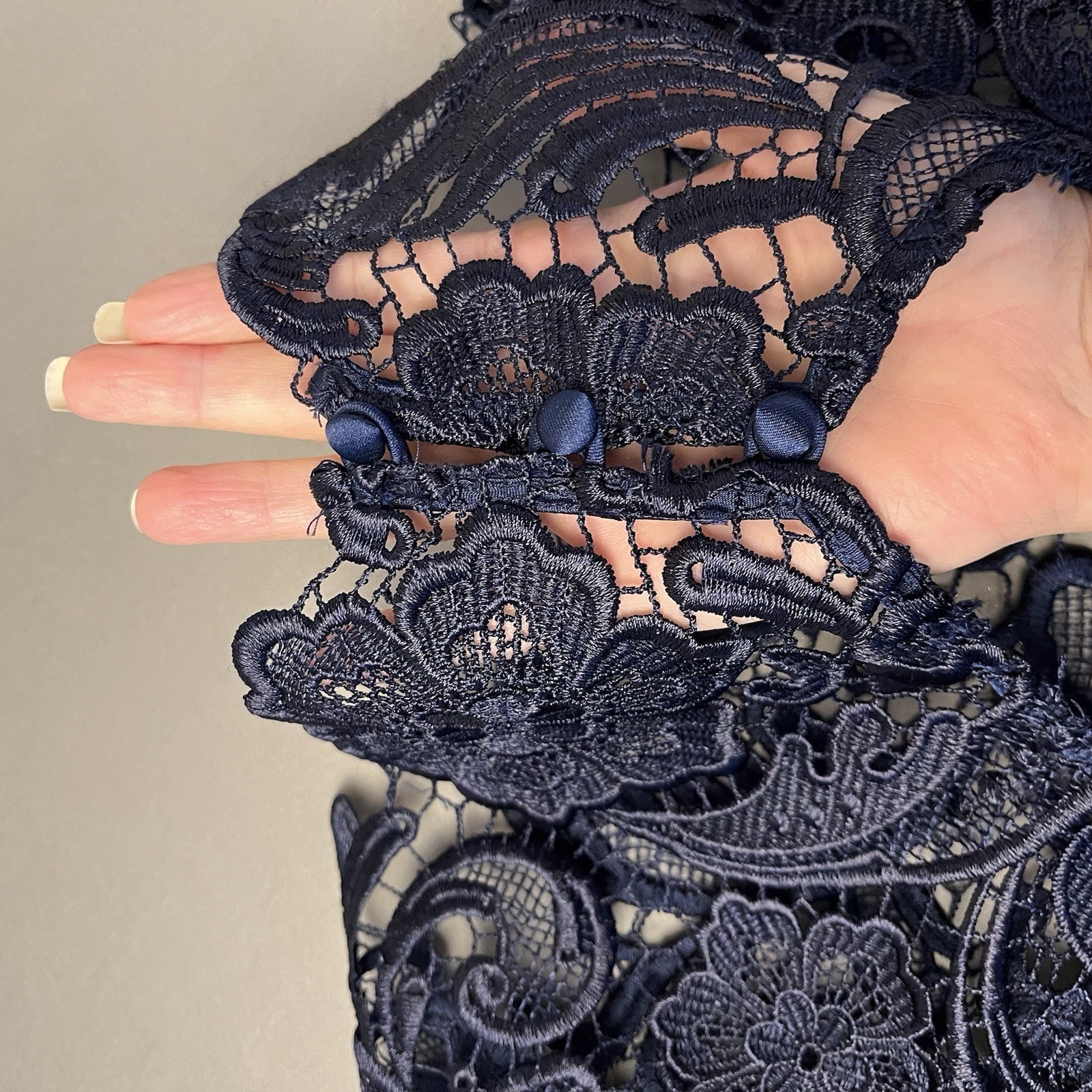DECODE 1.8 Sheath Dress Sz 4 Womans Navy Blue Scalloped Floral Lace Cap Sleeve