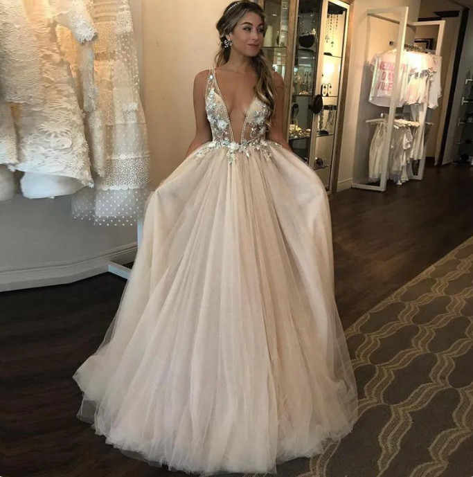 Champagne A Line Wedding Dresses Lace Appliques Bohemian V Neck Bridal Gowns