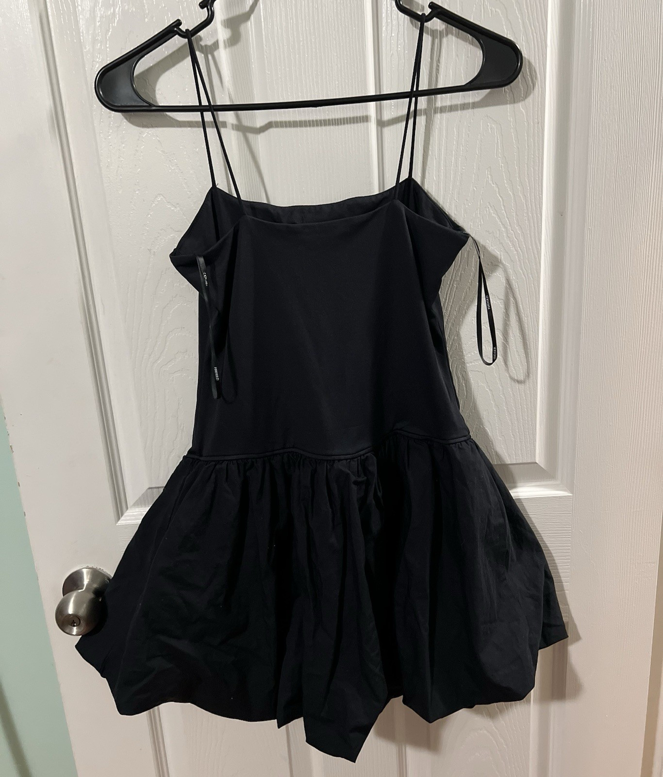 Forever 21 Poplin Balloon Bubble Hem Mini Dress in black. Spaghetti Straps. Sz M