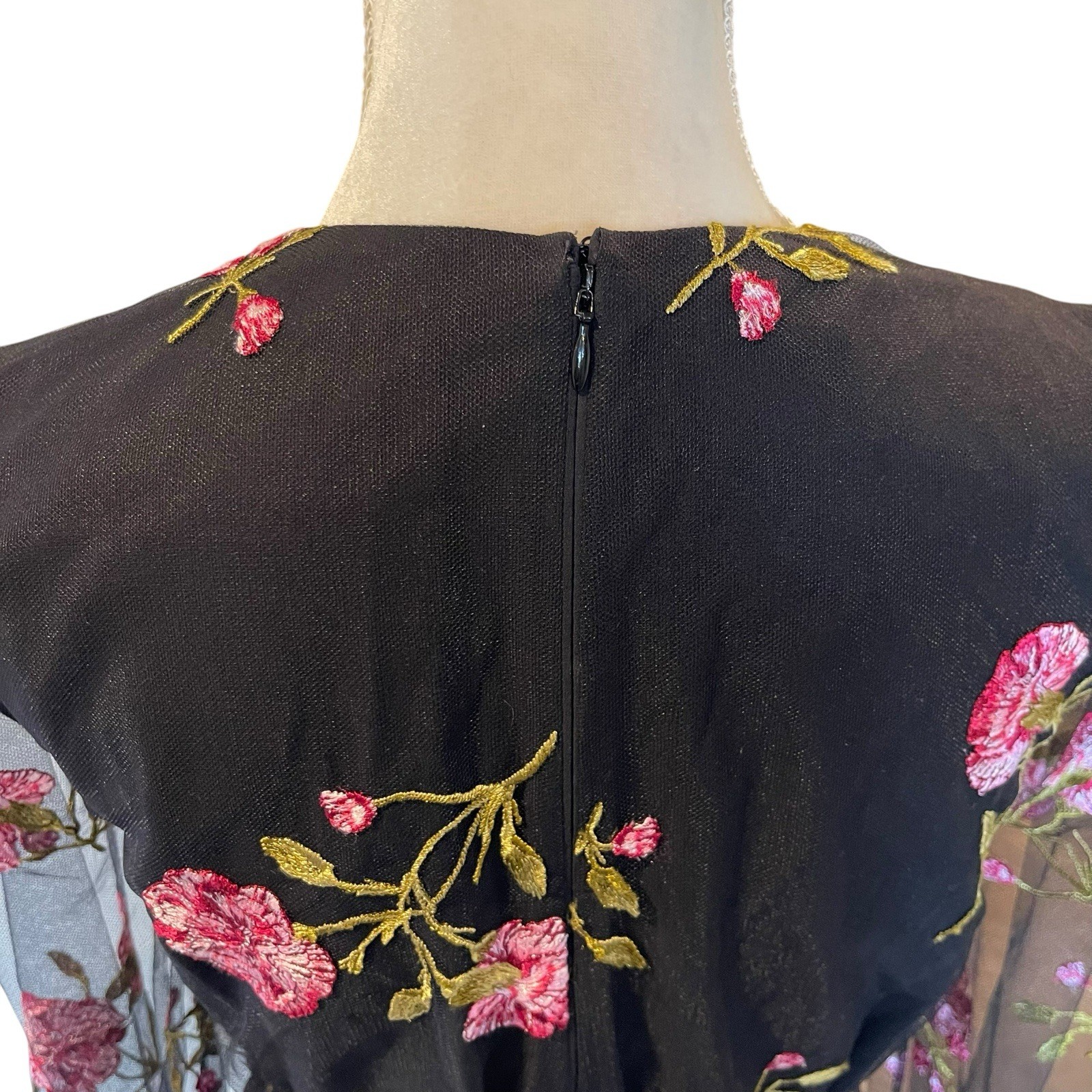 GIAMBATTISTA VALLI Carnation Embroidered Long Sleeve Maxi Dress Black/Rose SZ 4