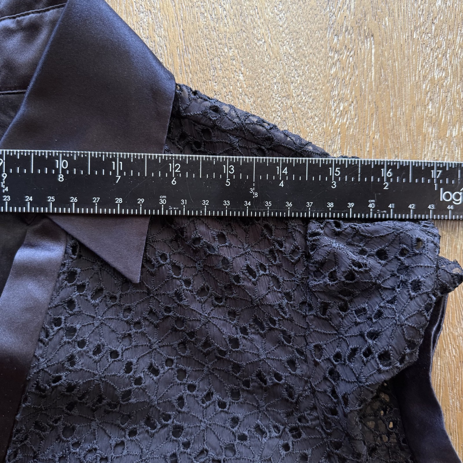 Carolina Herrera Black Collared Eyelet V-Neck Silk Blend Dress Sz 8