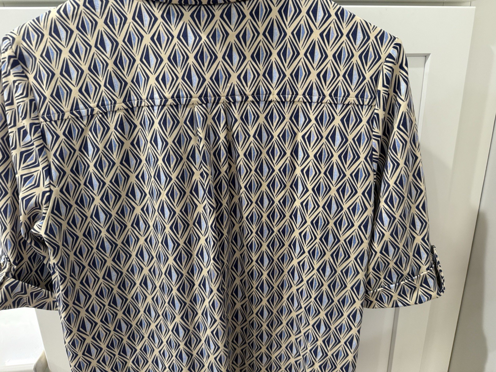 J. McGlaughlin Women’s M Blue Cream Pattern Dress Gold Blue Buttons Cuff Sleeve