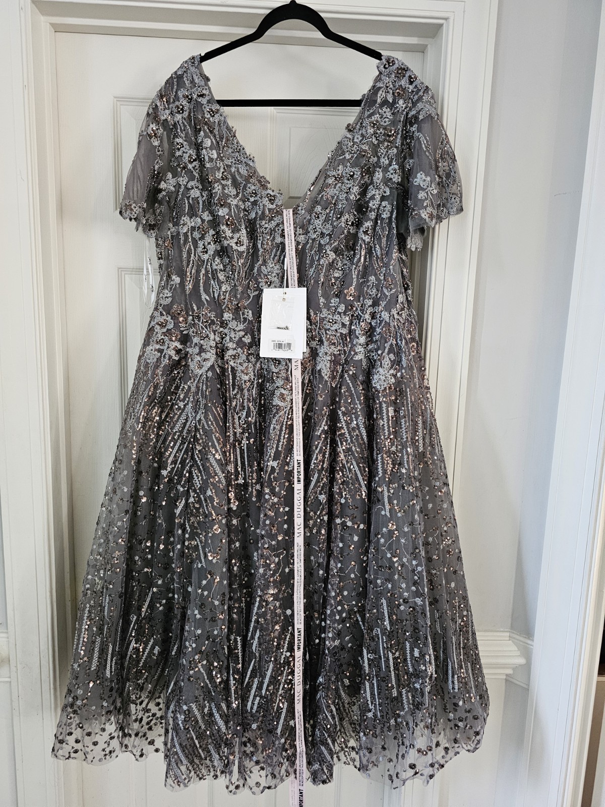 Women’s Gray/Silver Sequin Beaded Mesh V-Neck Flutter Sleeve Midi Dress 10