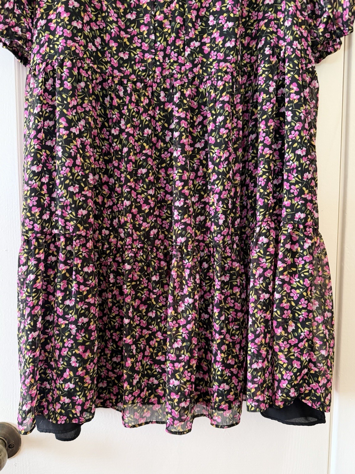 CeCe Floral Tiered Mini Dress Large Pink Black Puff Sleeve Ruffle V-Neck Boho