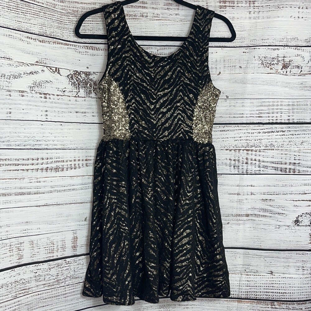 Revolve Hunt no more Dress Womens Medium beaded sequined fit and flare lace mini