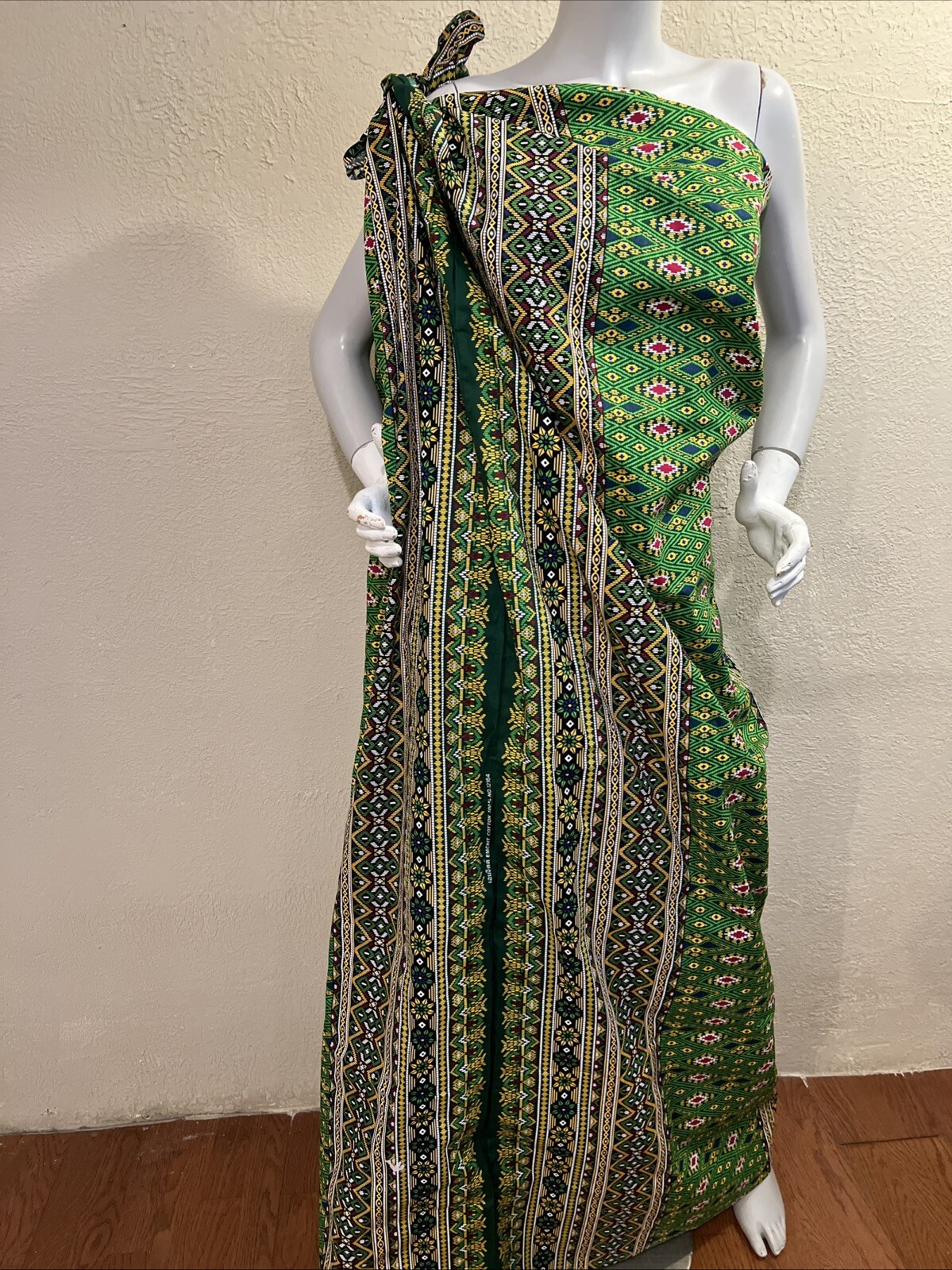 The Malong Is Handwoven Tubular Garment Worn By Both Men And Women 63X41(X2)NEW