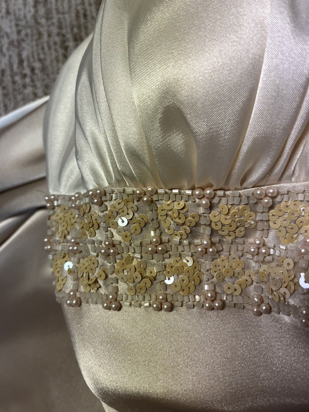 US BOTIQUE GOWN SIZE 10 GOLD