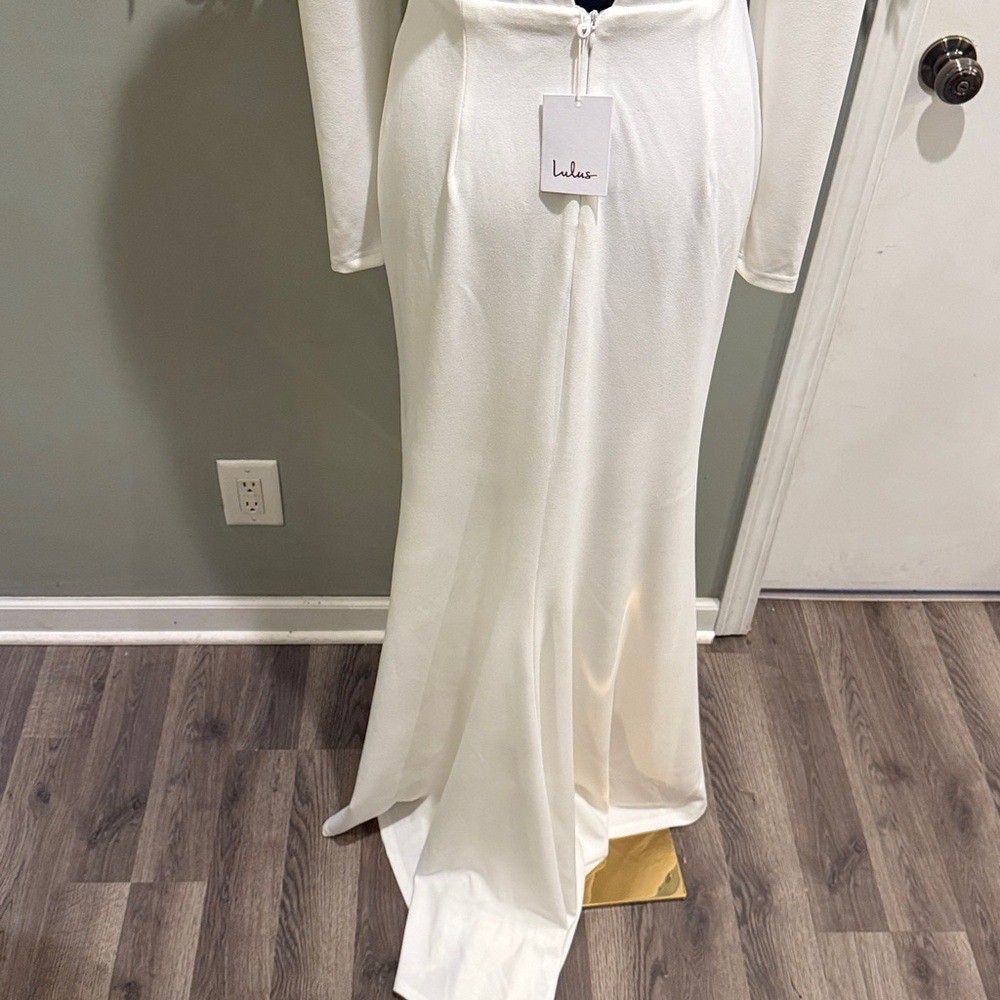 NWT- Stunning Romance White Long Sleeve Mermaid Dress *with imperfections*