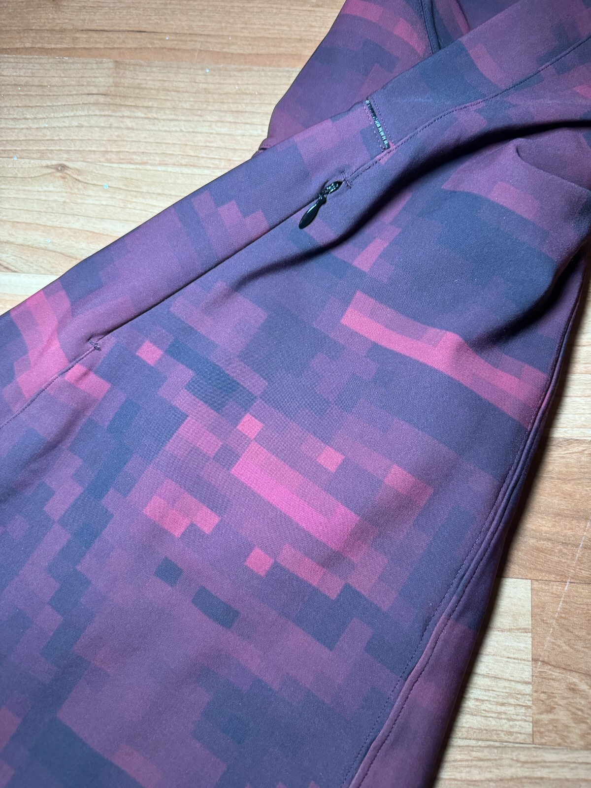 Lululemon Fit and Flare Dress. Go Til Dawn. Back zip. Hidden pockets. Sz 6. EUC