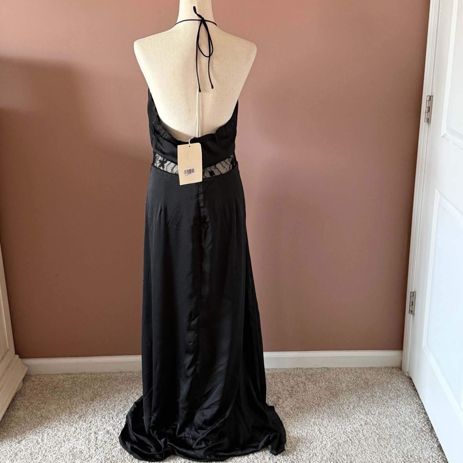 Ariah Halterneck Maxi Dress – Black – ,