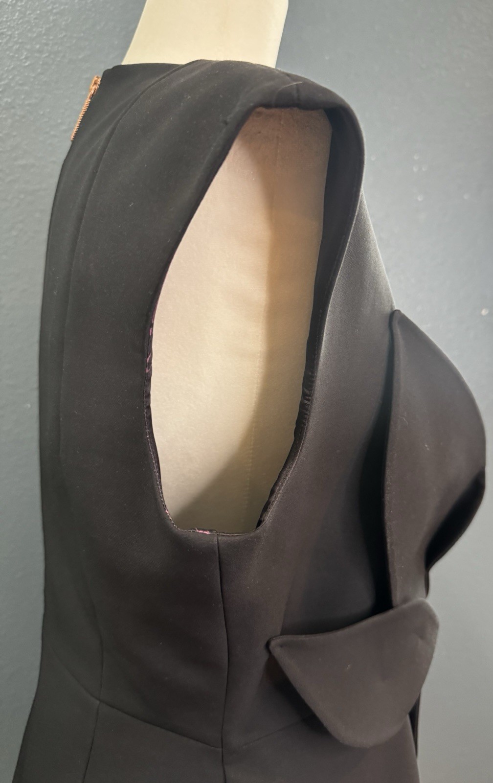 Ted Baker London Black Solid Round Neck Sleeveless Sheath Knee Dress Bow Zip 4