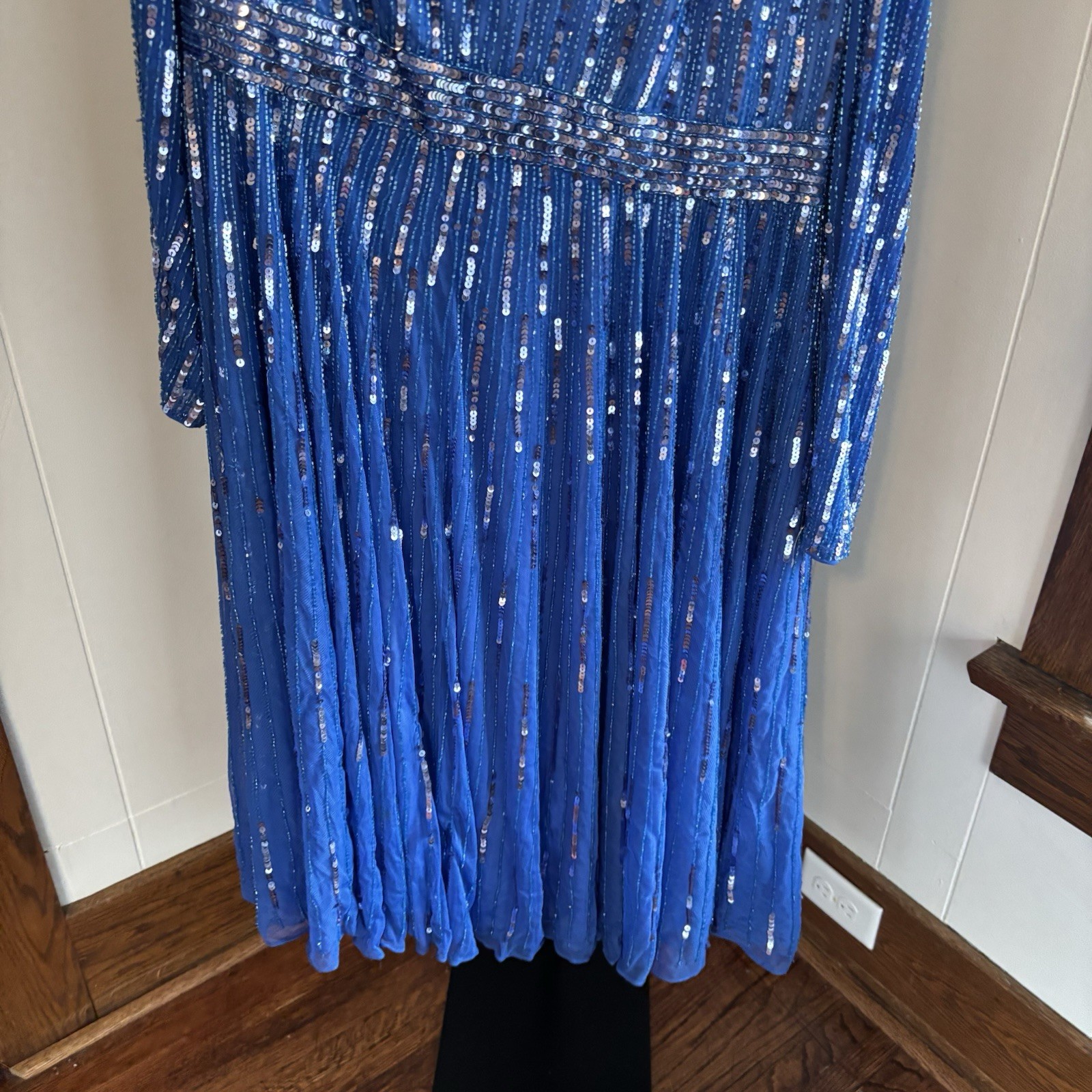 Mac Duggal Light Blue Sequin Tea-Length V-Neck Long Sleeve Formal Dress 22 *NOTE