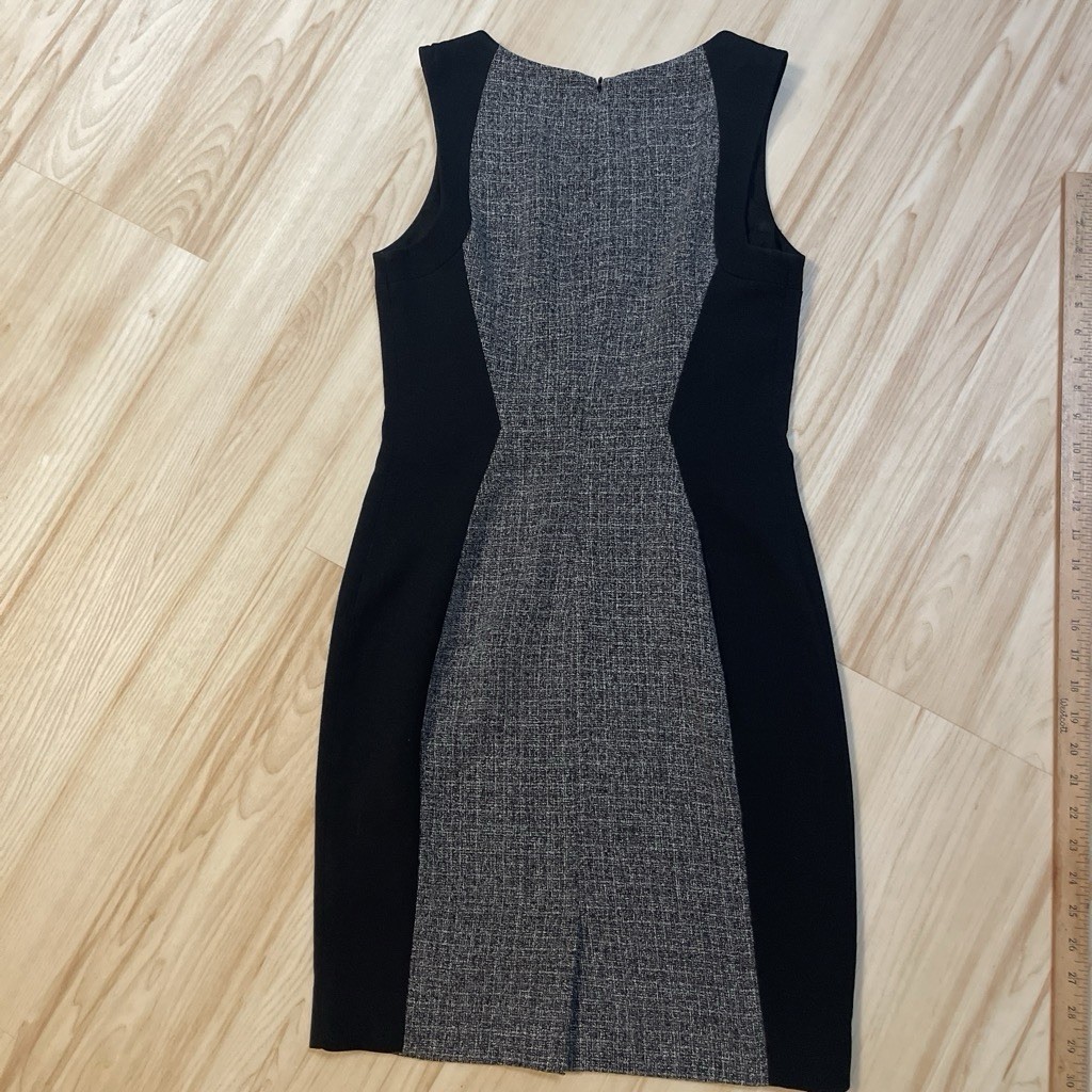 The Limited Color Block Dress Slimming, Lined, Sleeveless Size 2 Career wear