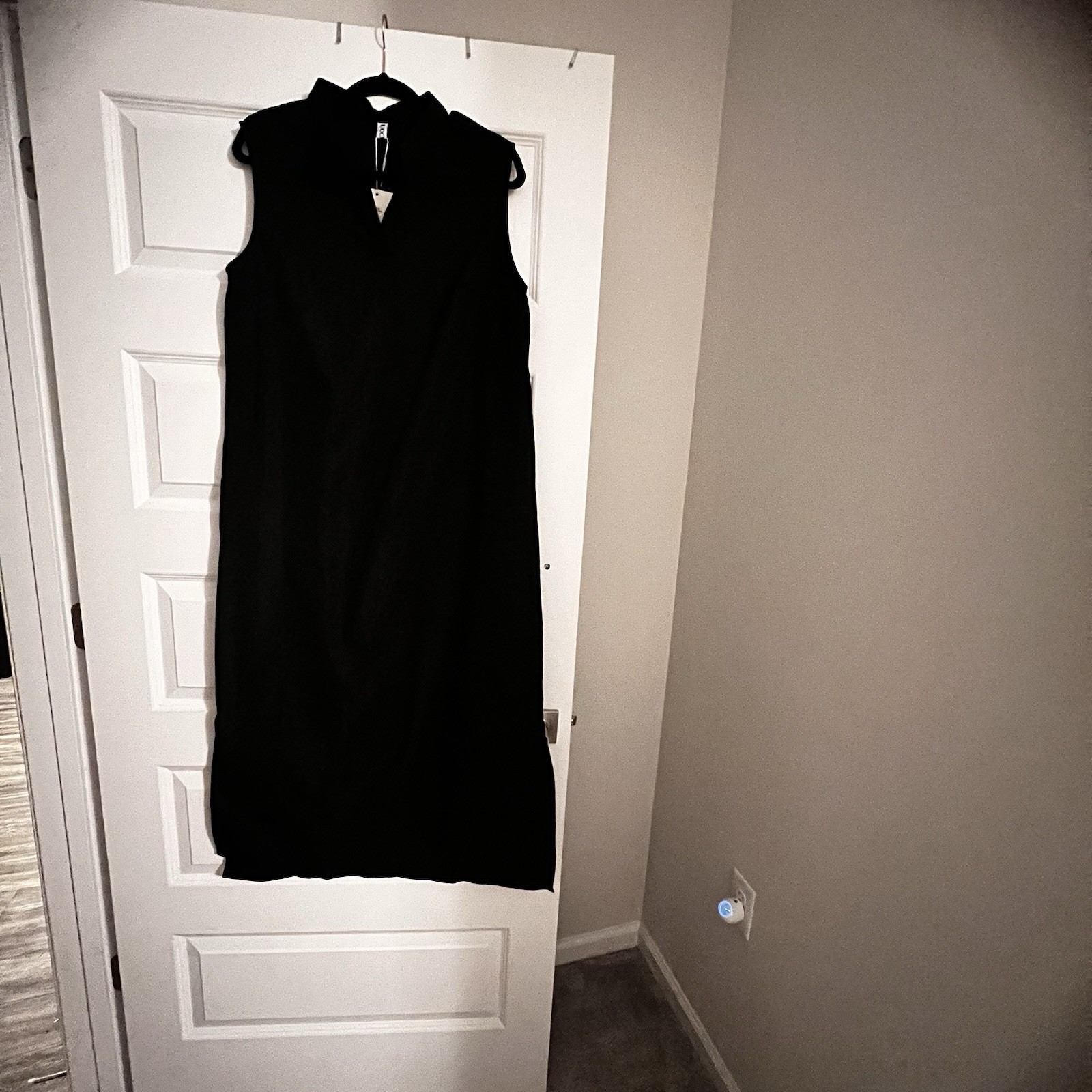 Black Minimalist Stand-Collar L Maxi Dress w/ Pockets &Slits –Modern Tunic Style