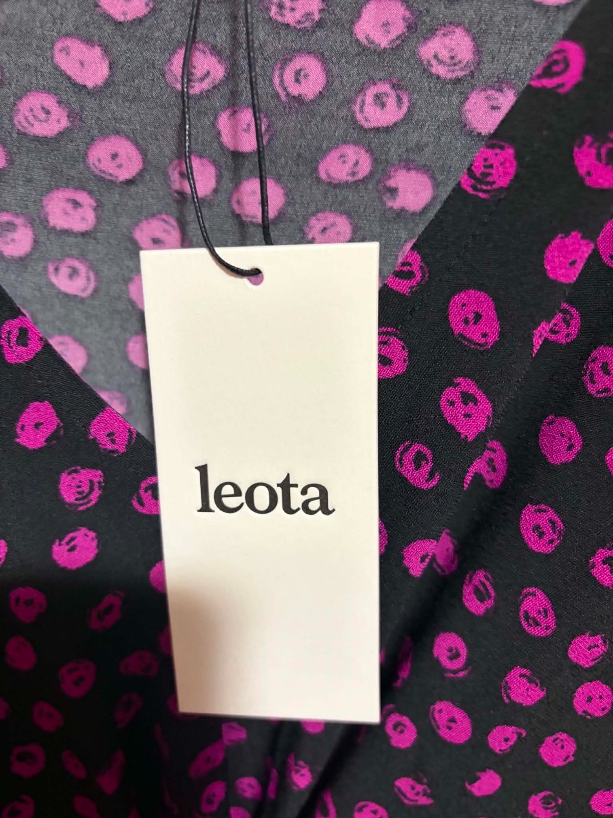 NWT Leota Midi twist-front bodice v-neck Short Sleeve dress Appaloosa Black L