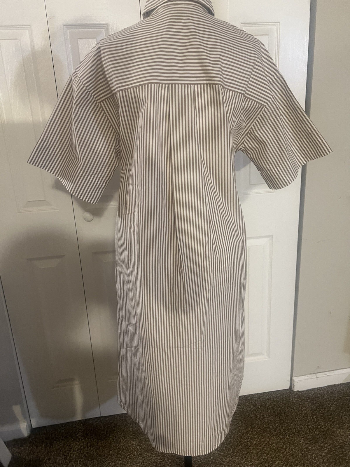 The Drop size Small Marla Drop-Shoulder Short-Sleeve Midi Shirt Dress Tan White