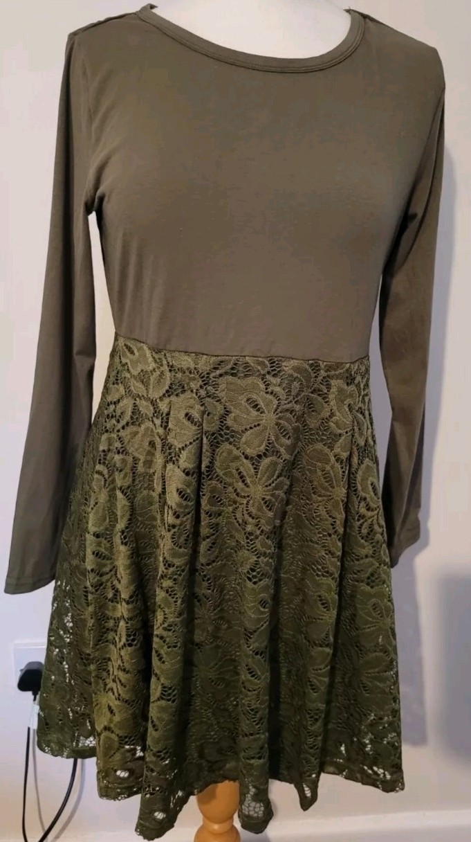 Ladies Dress Size LARGE Sage Green long Sleeved Pull On Lacy Skirt Lined