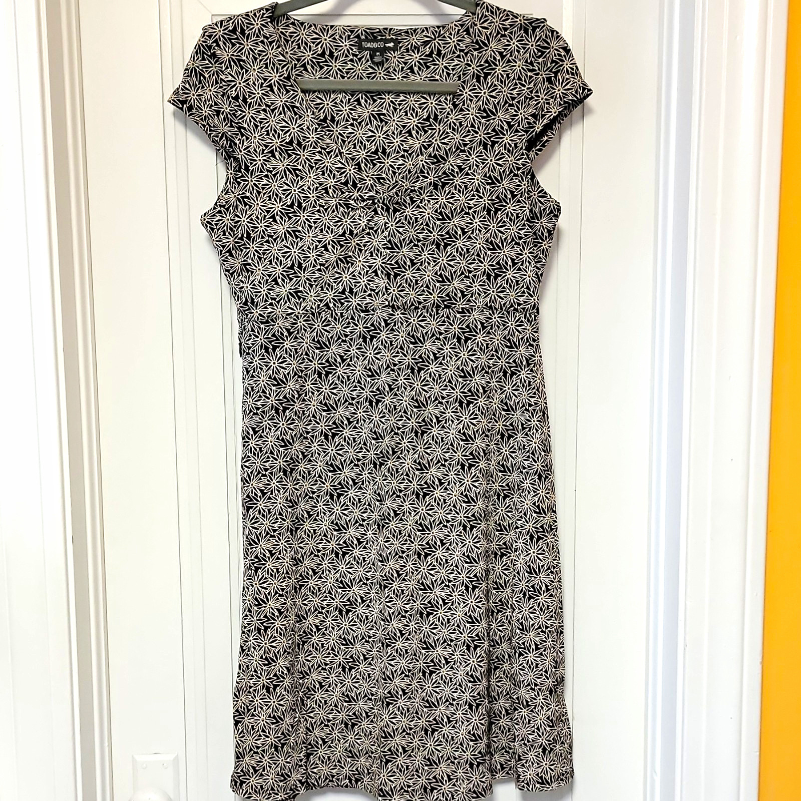 Toad&Co Black Cream Floral Fit & Flare Knit Cap Sleeve Dress M Organic Cotton