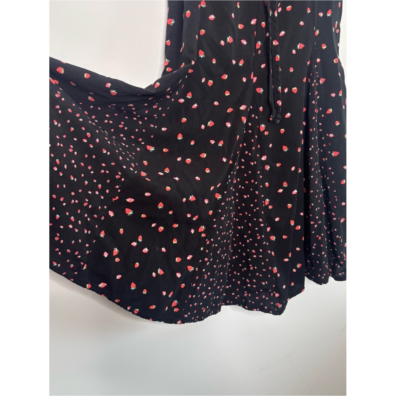 Wild Fable Black Strawberry Print Smocked Sundress Medium Summer Mini Dress