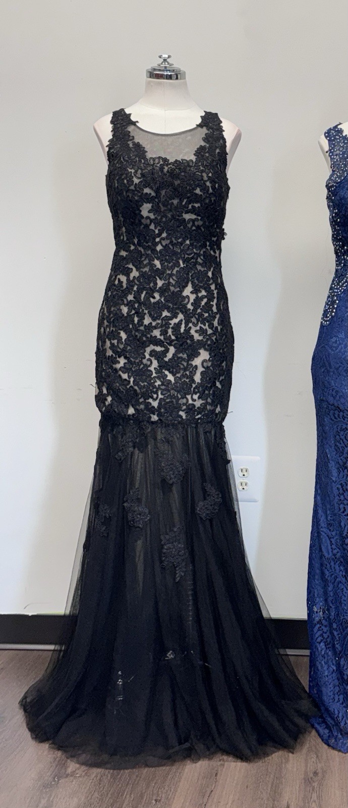 Formal black dress Long for graduation Evening Gown Lace. Size 8