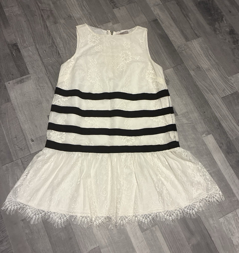 Forever 21 White Black Striped Lace Shift Dress Crew Neck Lined Zip Back S
