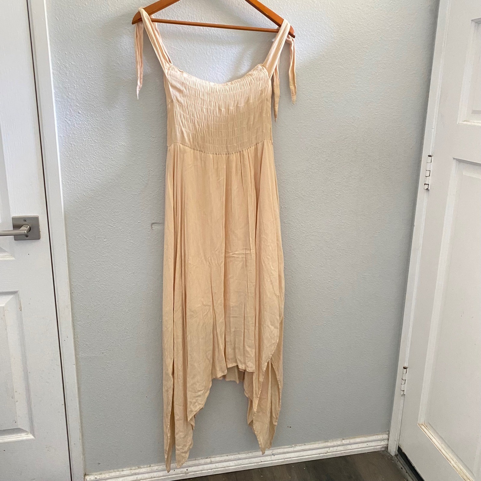 Indigo Rein Peach Smocked Tie Shoulder Handkerchief Hem Midi Dress Large