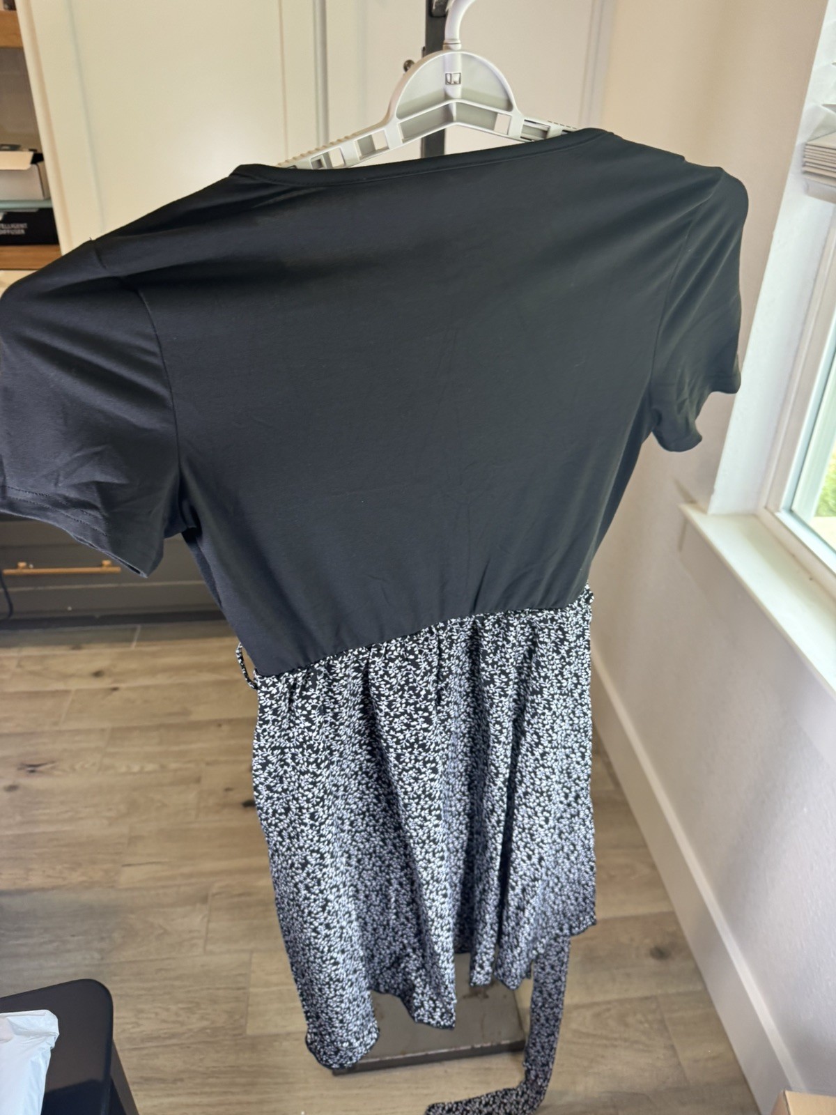 Floral Pullover, Belted, Short Sleeve Black Dress Wrap w/Splicing Bottom Sz L