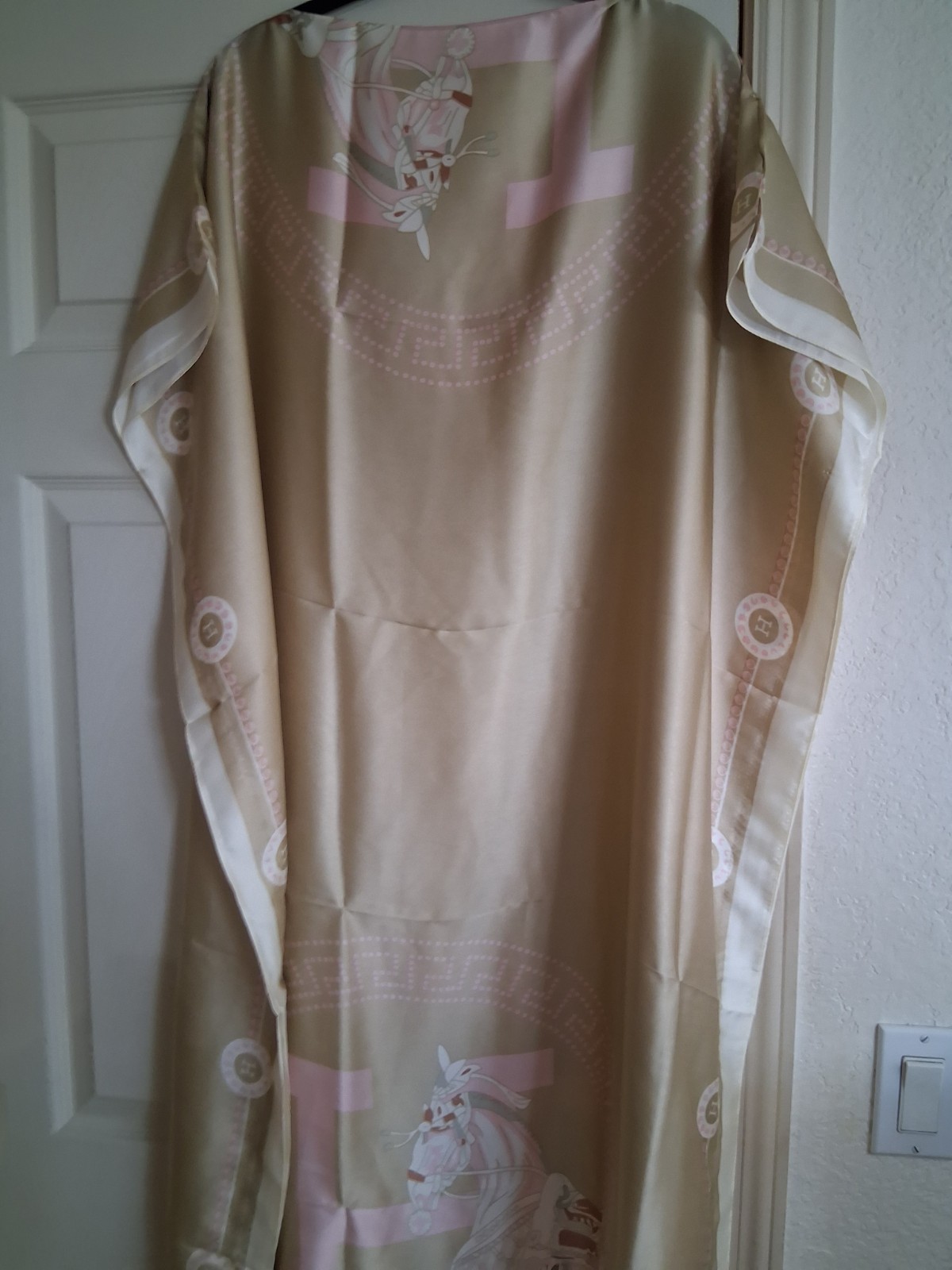 DESIGNER KAFTAN GOLD HORSES ONE SIZE WITH SCARF