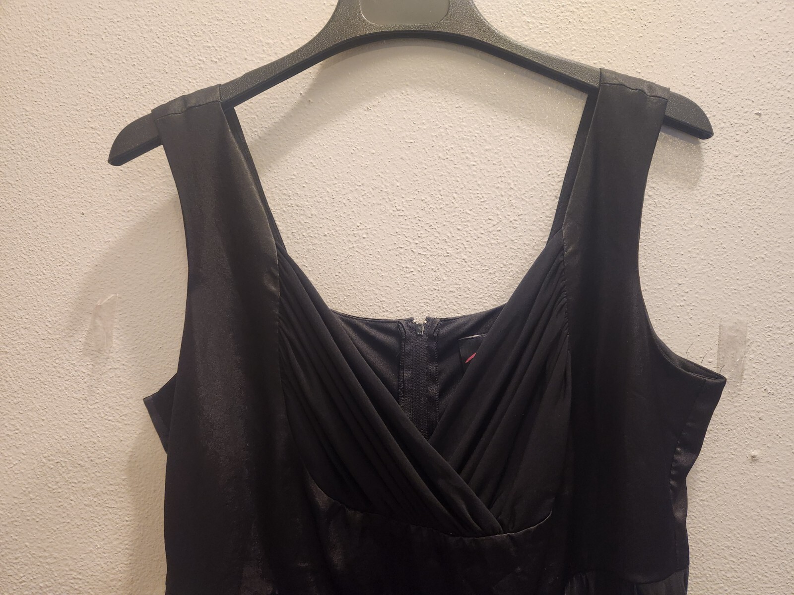 Torrid Womens sz 1 Black Sleeveless V Neck Bubble Hem Dress NWT 31-9
