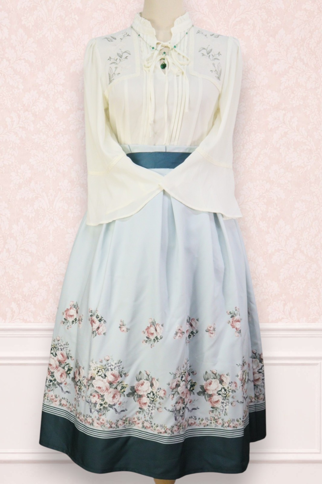 axes femme 2pc Set White Lily Embroidery Top & Mint Green Floral Skirt 5120050a