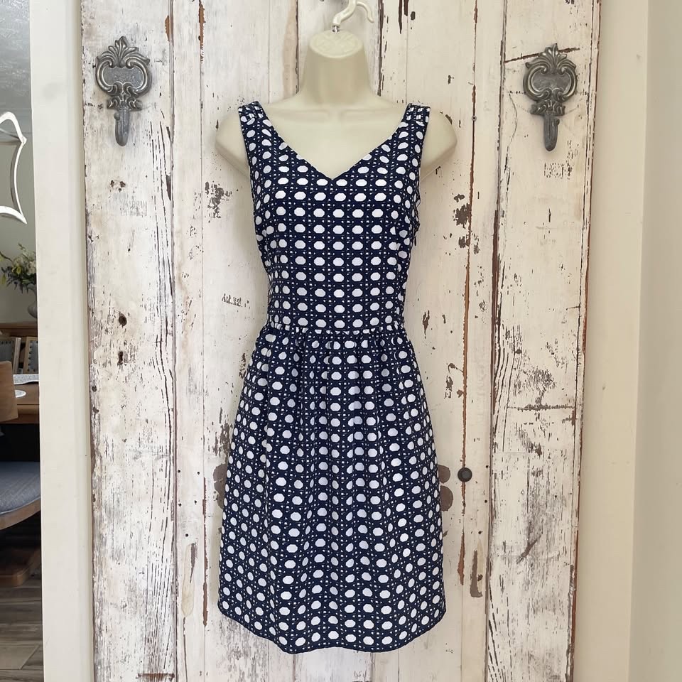 Vinyard Vines Size 4 Womans Navy Blue White Geometric Sleeveless Versatile Dress